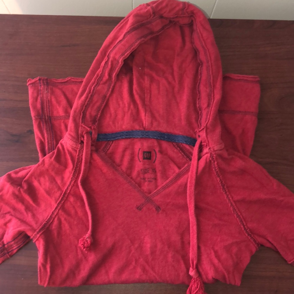 GAP short sleeve with hoodie & FREE scarf